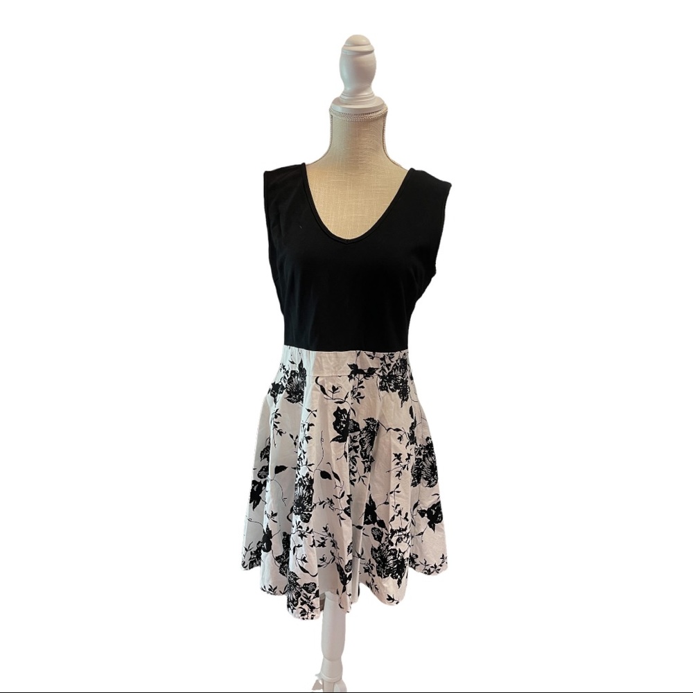 Beautiful black and white floral dress
